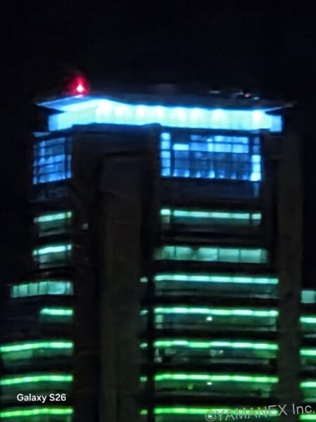 Galaxy S26 カメラ 海の向こうに見える夜景を撮影