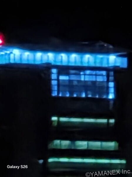 Galaxy S26 カメラ 海の向こうに見える夜景を撮影