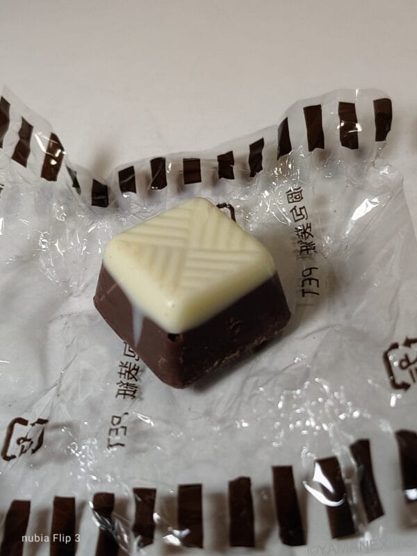 nubia Flip 3 カメラ 小さなチョコレートを撮影した一枚