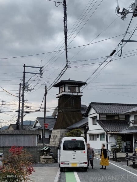 nubia Flip 3 カメラ 曇天の街並みをズーム撮影した一枚