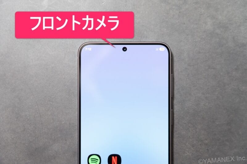 Galaxy A57 5G カメラレビュー!作例をもとに薄型トリプルカメラを徹底検証 3 Galaxy A57 5G カメラ 机の上のGalaxy A57 5G