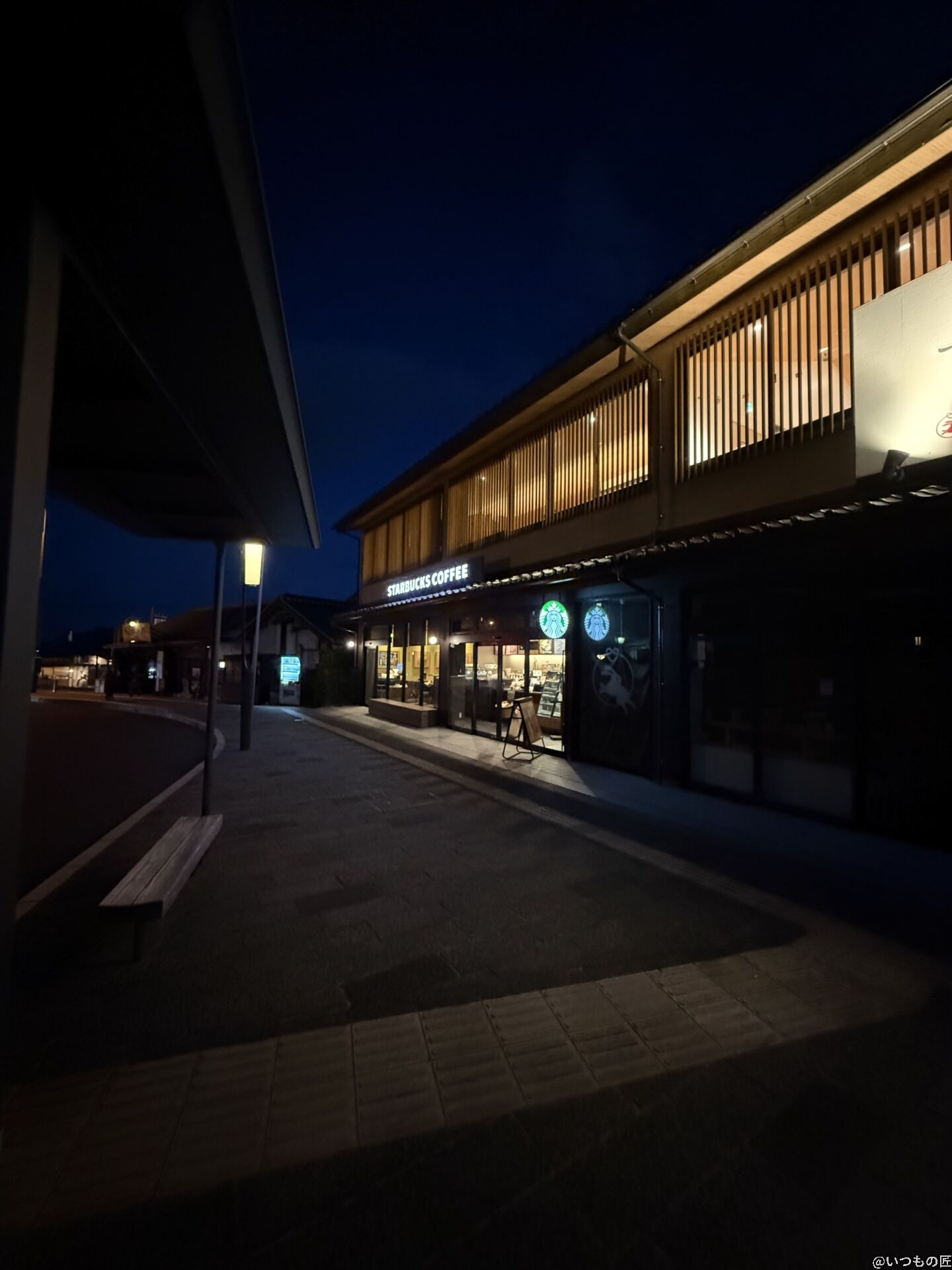 iPhone 16 Pro/16 Pro Maxのカメラ性能を徹底検証!作例を公開 51 iPhone 16 Pro/16 Pro Max カメラ
iPhone 16 Pro Maxでズーム撮影した夜景写真