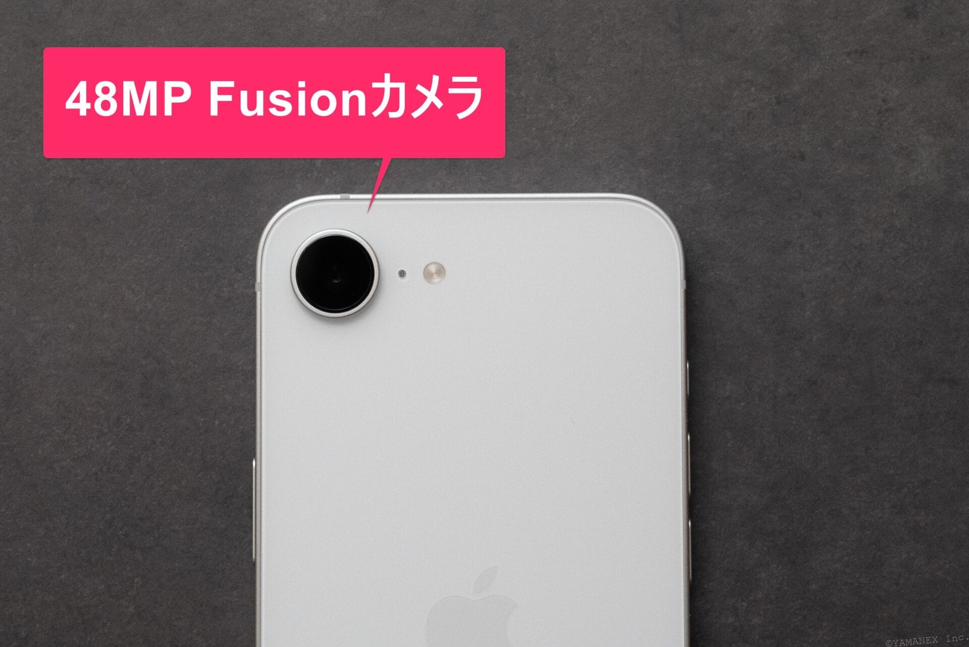 iPhone17eのカメラ性能を徹底レビュー!作例をもとに16e・17との違いも解説 2 iPhone17e カメラ リアカメラ部を示す画像