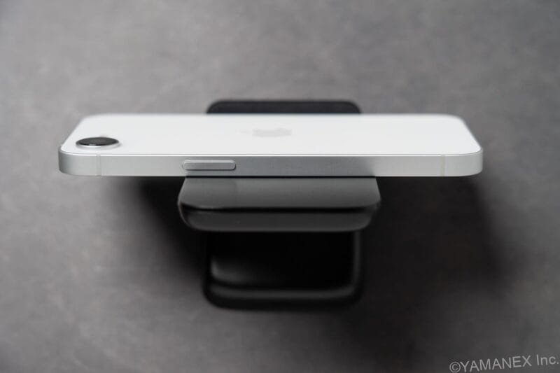 iPhone16eの側面（右）